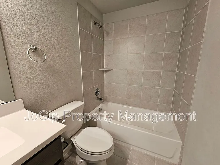 1740 Jamestown Dr — Photo 62
