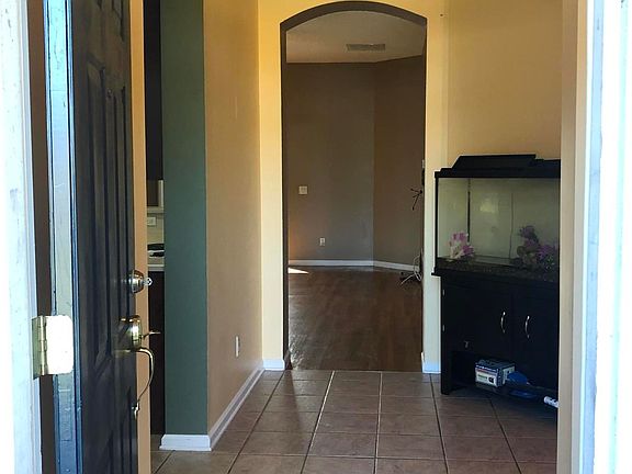 4th image of 946 Brook Hollow Ct