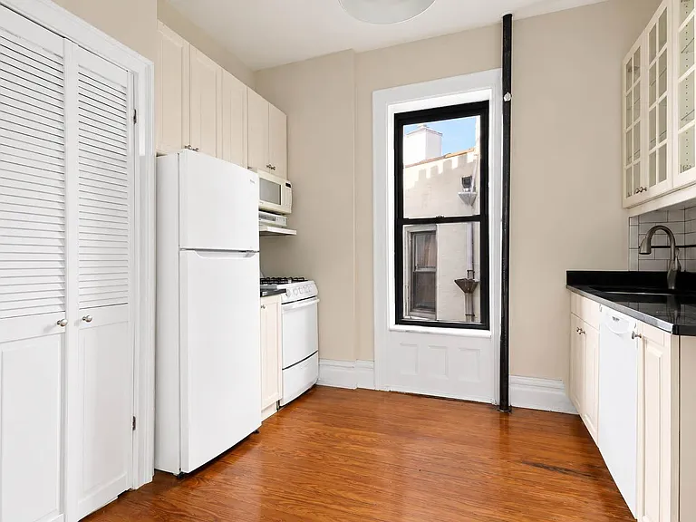 208 Prospect Park W #2B — Photo 5