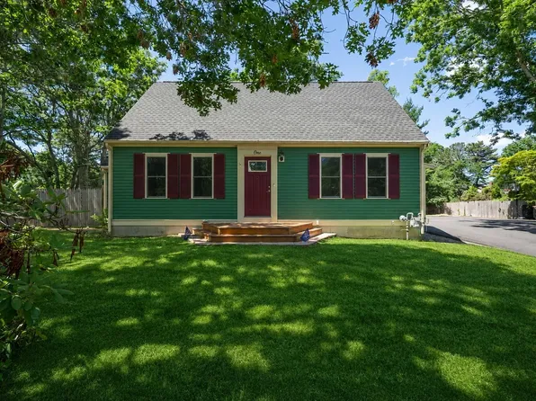 1 Pebble Path, Forestdale, MA 02644