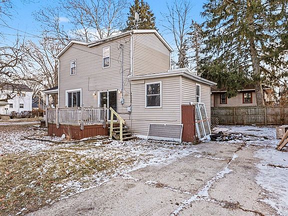 3rd image of 1933 Delaware St