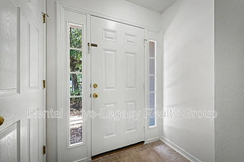 3 bed, 2.5 bath, 1642 sqft, $1,600 — Photo 3