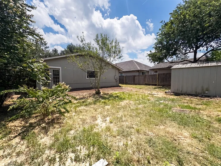 13004 Campos Dr — Photo 32