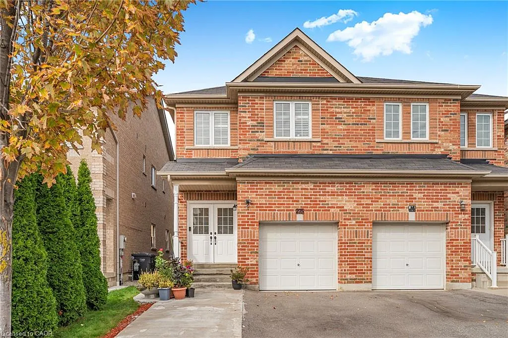 275 Comiskey Cres photo 1