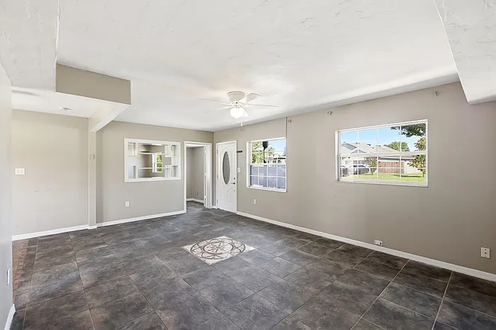 1107 Jamela Dr — Photo 3