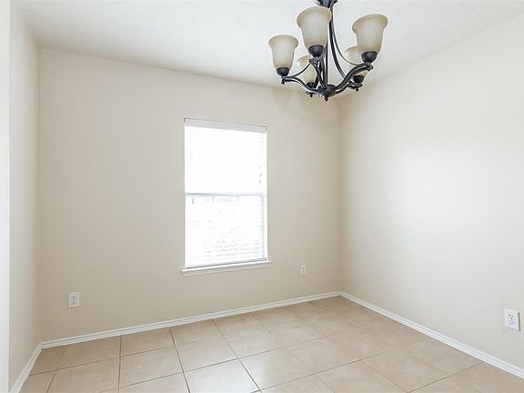 4th image of 2711 Harte Ct