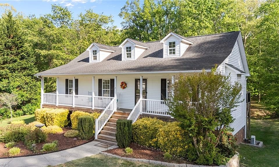 1st image of 20 Collin Ln