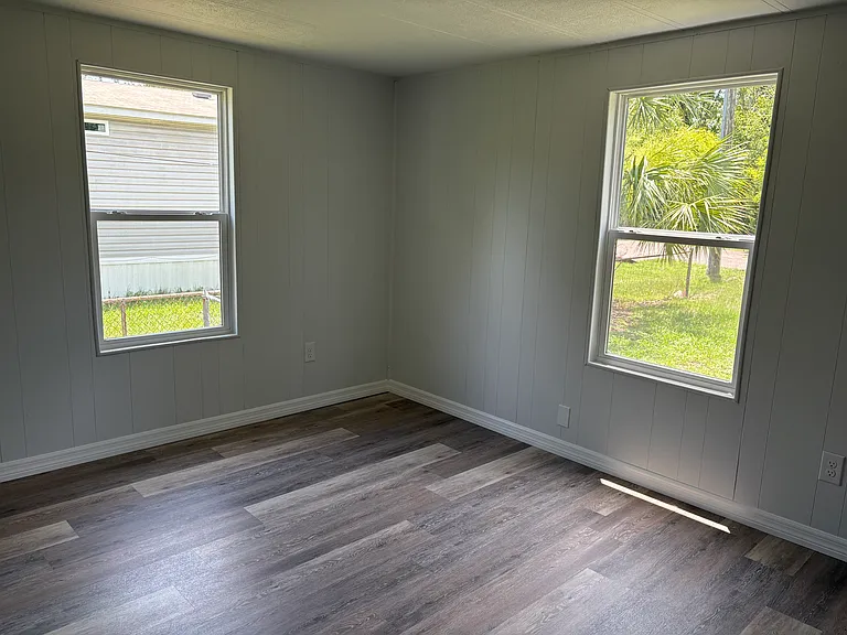 2209 Longreene Rd N — Photo 24