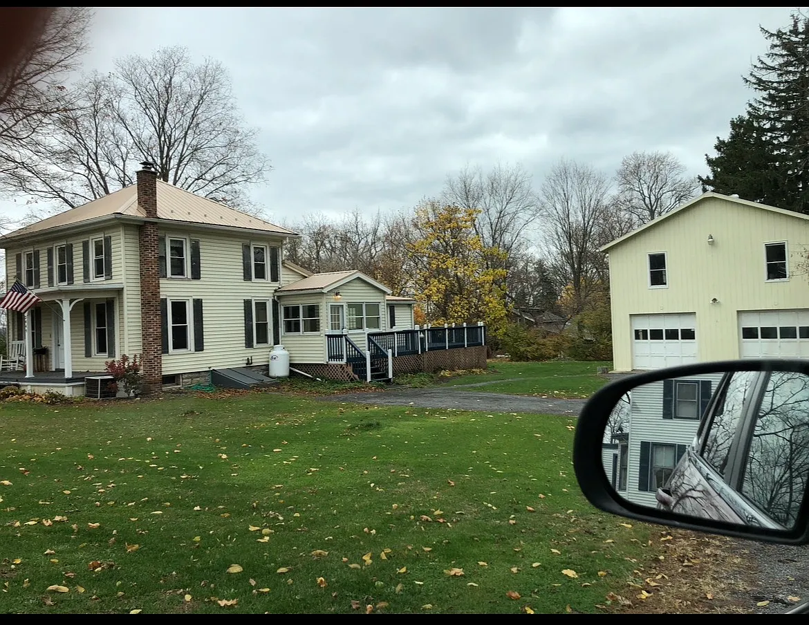 3 bed, 2072 sqft, $2,500 — Photo 2