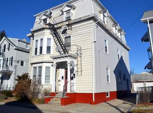 152 Summit St APT 3, Pawtucket, RI 02860