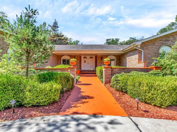 801 Townsend Rd, Leonard, MI 48367