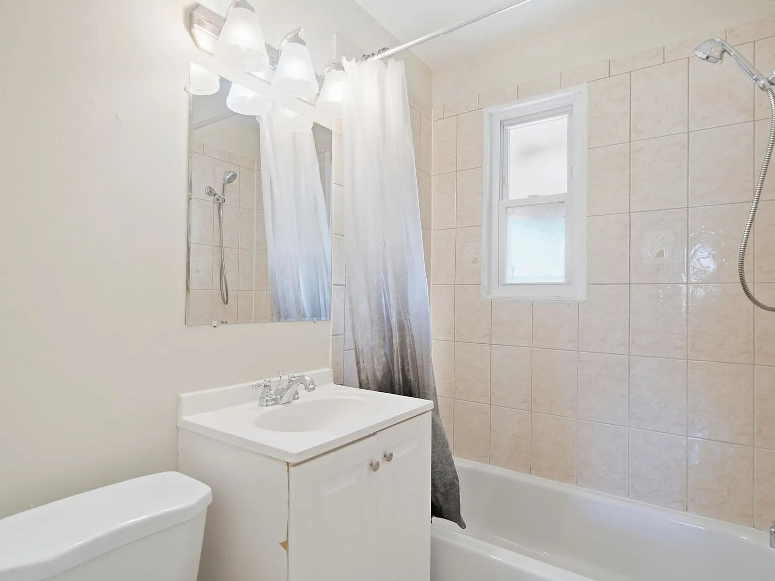 3 bed, $2,700 — Photo 3