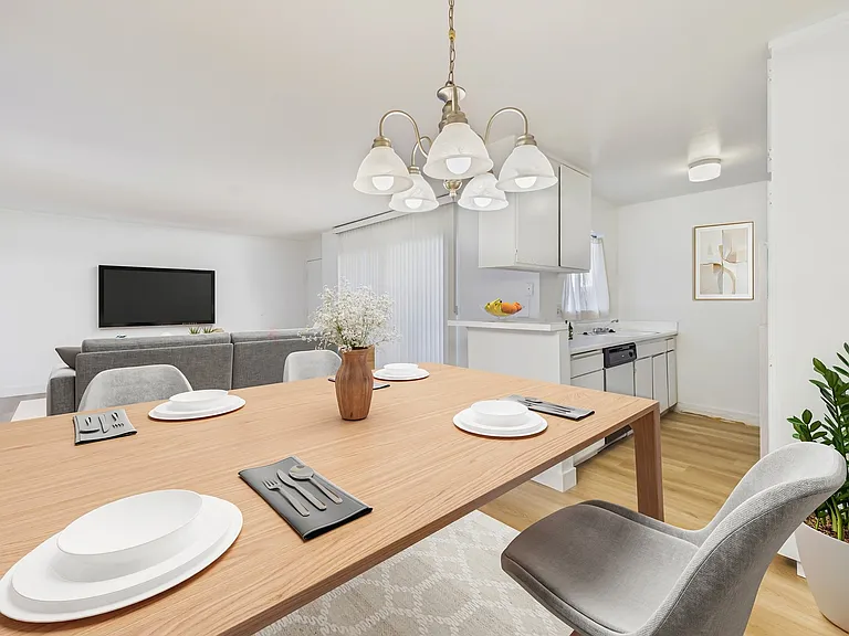 La Cresta Apartments — Photo 23