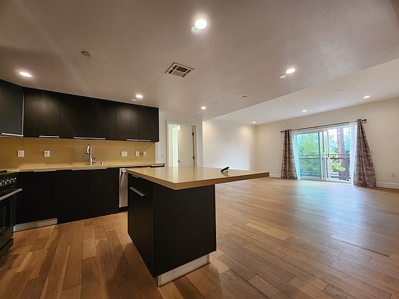 5th image of 2939 W Leeward Ave Unit 310