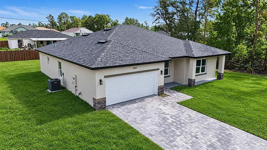 4 bed, 2.5 bath, 1816 sqft, $2,100 — Photo 1