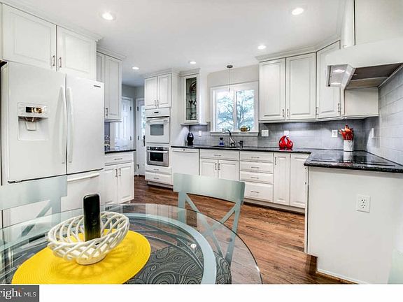 4th image of 2412 Landon Dr
