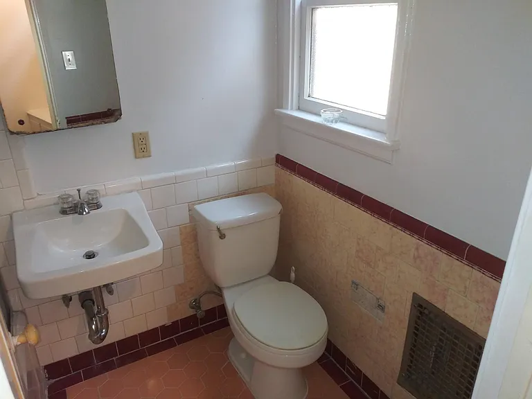 1421 N Laurel Ave #2 — Photo 9