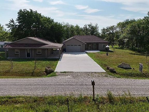 2nd image of 979 Fauna Rd