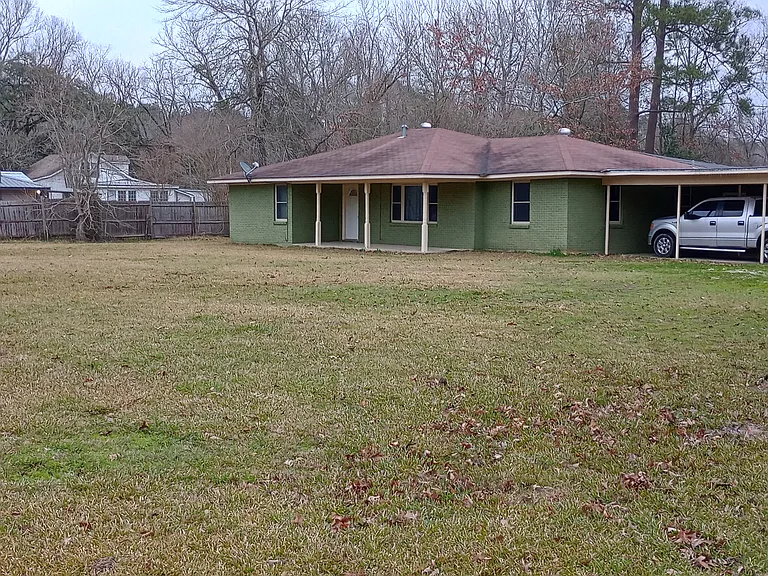 619 Pearce Rd — Photo 1