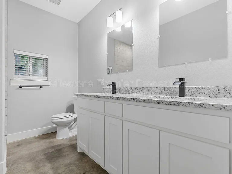 604 W Star St — Photo 9