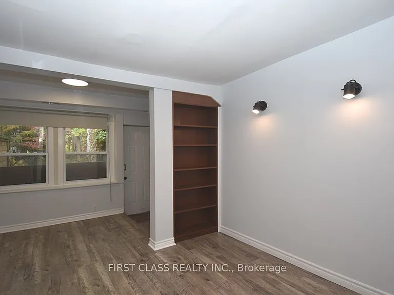 133 Coxwell Ave E #BASEMENT — Photo 7