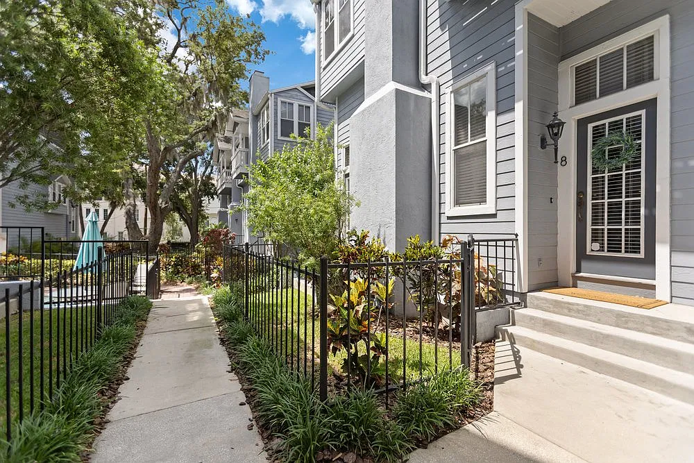 2 bed, 1724 sqft, $5,500 — Photo 1