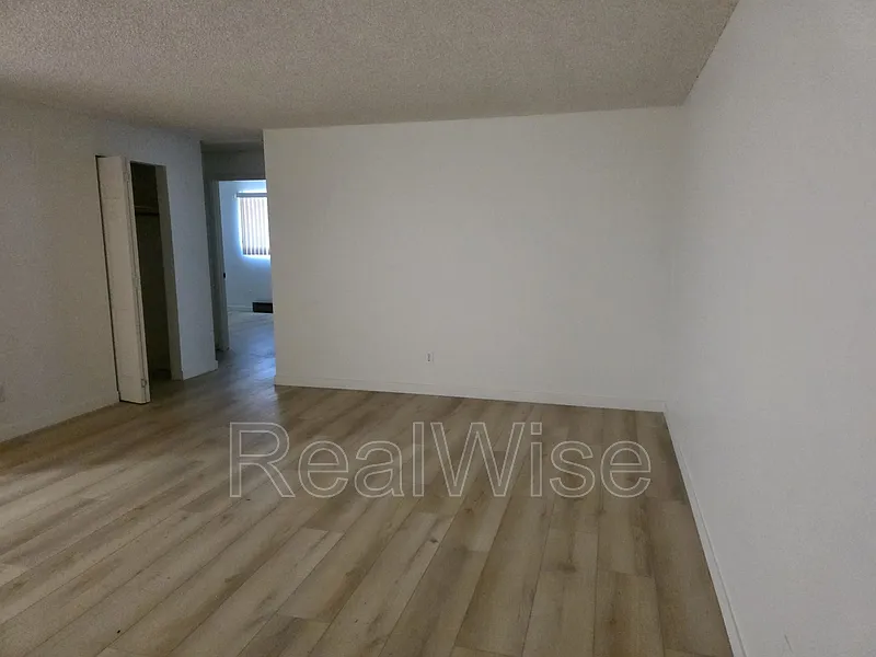 2 bed, 1.0 bath, $1,495 — Photo 3