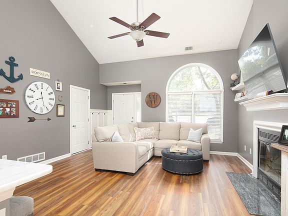 5th image of 3641 Beechwood Cir