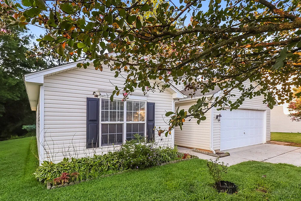 3 bed, 2.0 bath, 1250 sqft, $1,825 — Photo 3
