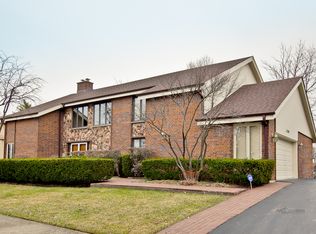 1245 Stratford Pl, Northbrook, IL 60062