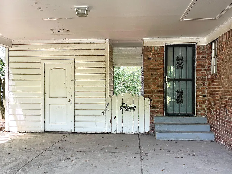 1848 Baldwin Ave — Photo 2