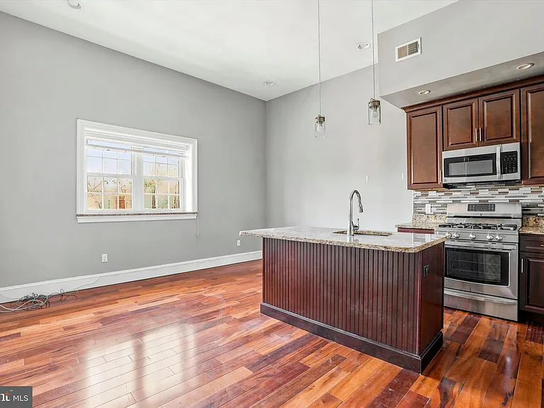 738 S 11th St #3F — Photo 2