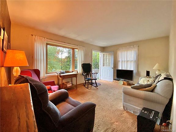 3rd image of 43 Woodland Dr