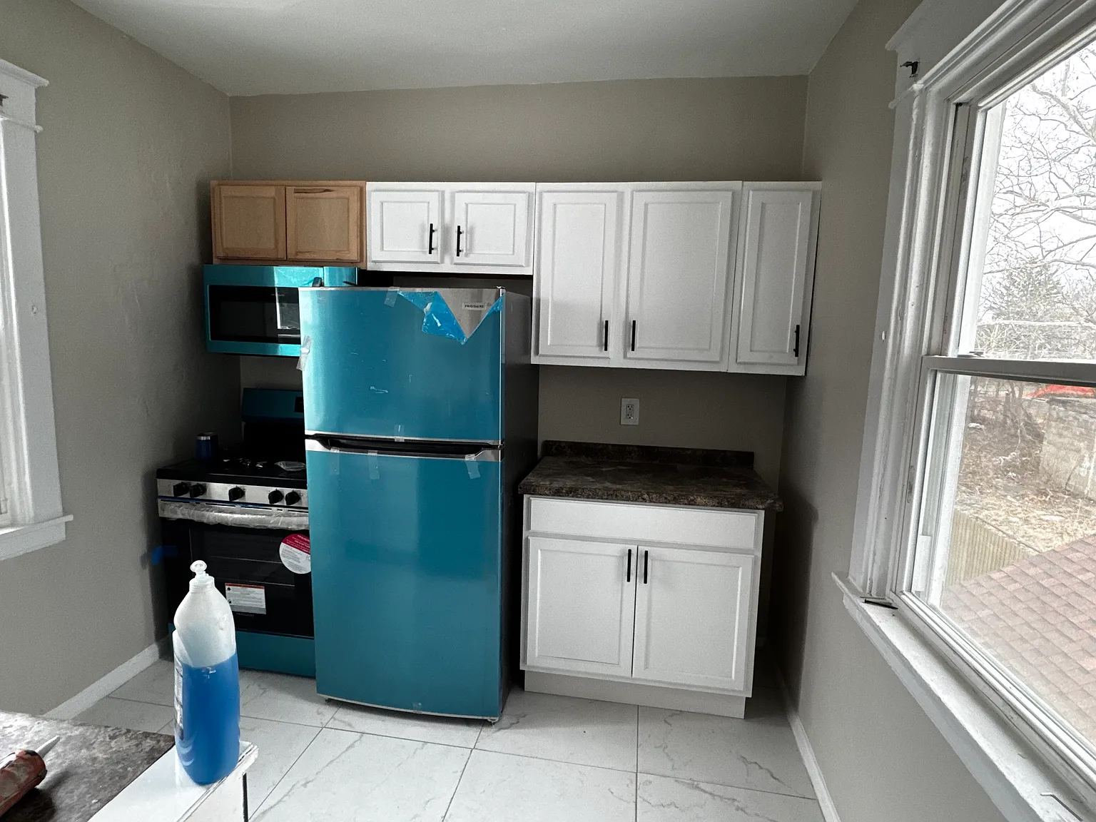 4 bed, 1.5 bath, 1400 sqft, $2,400 — Photo 2