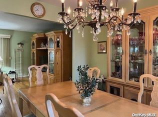 10 Campden Ln, Commack, NY 11725