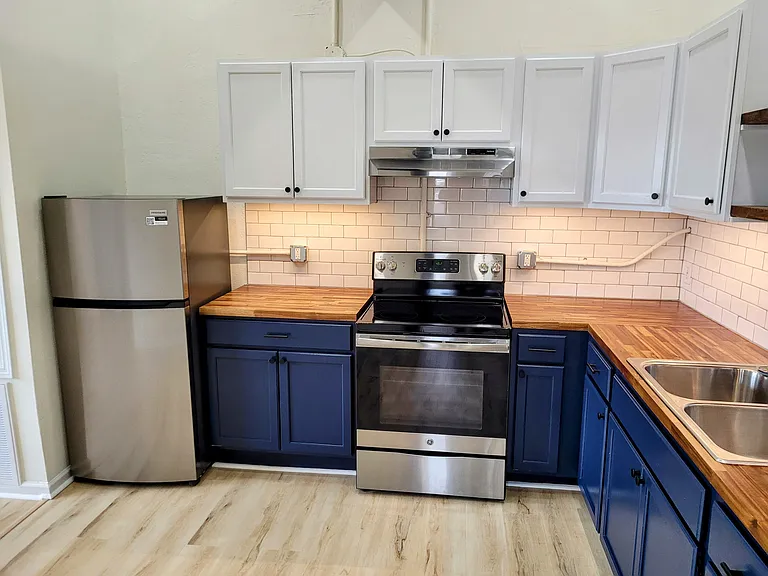 828 Campbell St — Photo 13