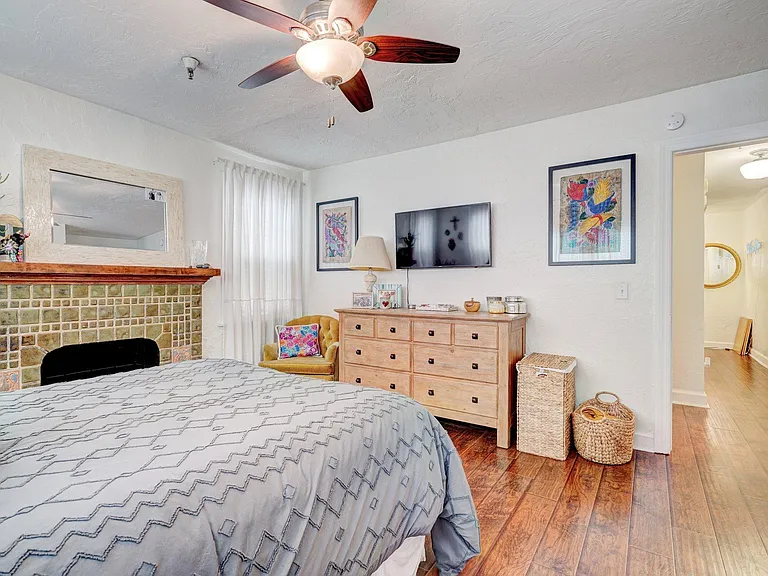 308 NW 24th St #B — Photo 4