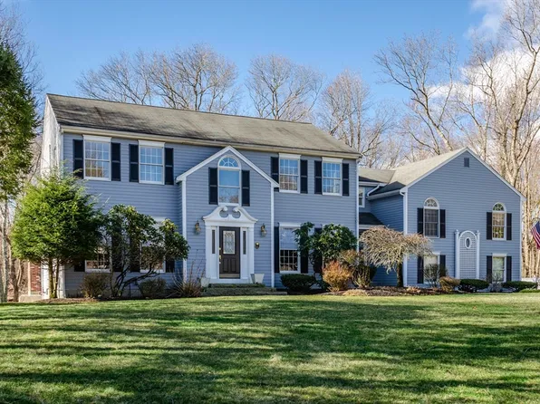 6 Oakcrest Rd, Hingham, MA 02043