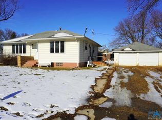 520 W 5th Ave, Lennox, SD 57039