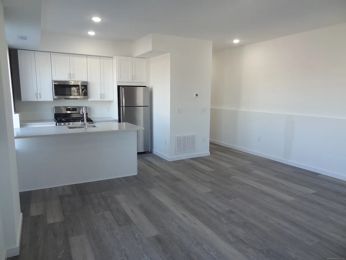 Building Photo - 2806 Fairfield Ave #201