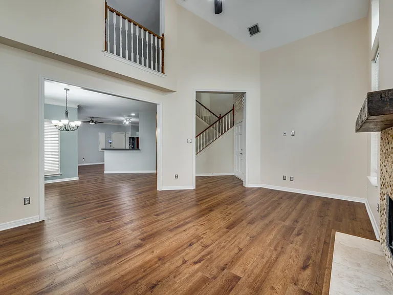804 Santa Fe Trl — Photo 4