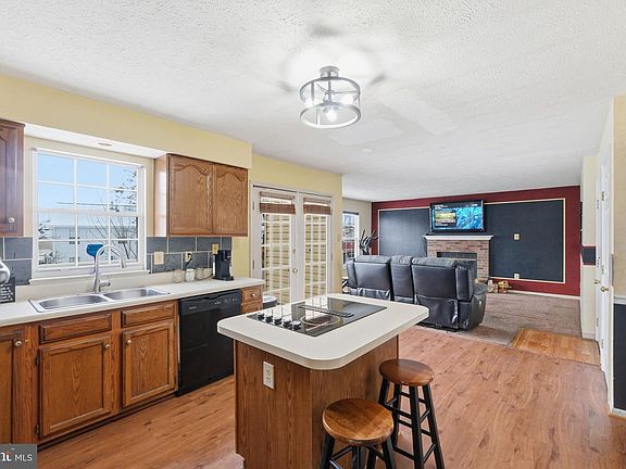 4th image of 1008 Inkberry Way