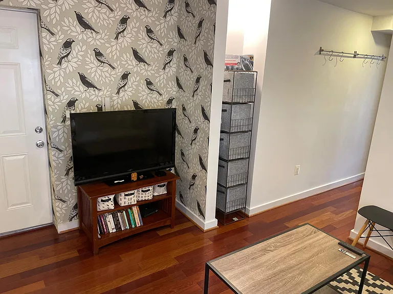 1512 Marion St NW #203 — Photo 3