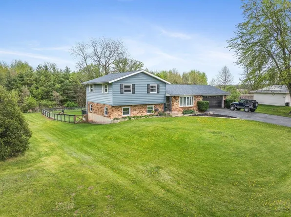 2673 N Lynnville Ct, Lindenwood, IL 61049