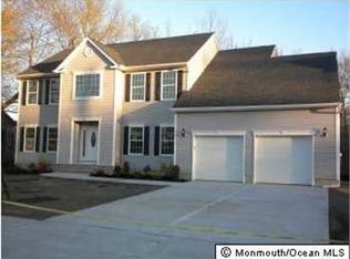 402 Redmond Ave, Oakhurst, NJ 07755