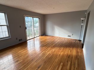 212 Matthews Dr, Newark, NJ 07103
