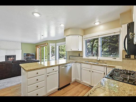 4th image of 4790 N Savannah Ln