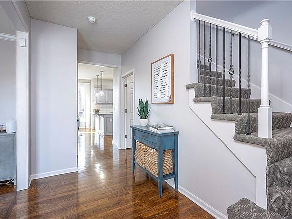 3rd image of 6719 W 147th Ter