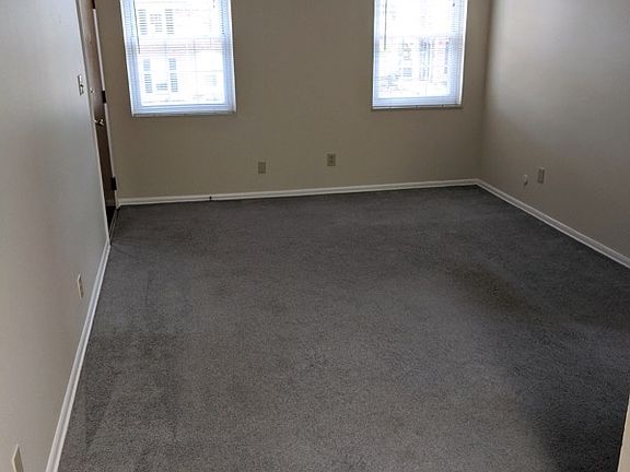 3rd image of 95 Georgetown Dr APT A