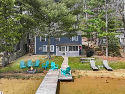 489 Peninsula Trl, Traverse City, MI, 49696